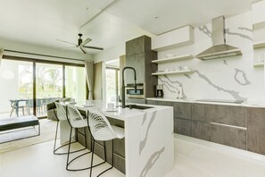 Appart'hôtel Deluxe, 3 chambres, vue mer, rez-de-chaussée | Cuisine privée