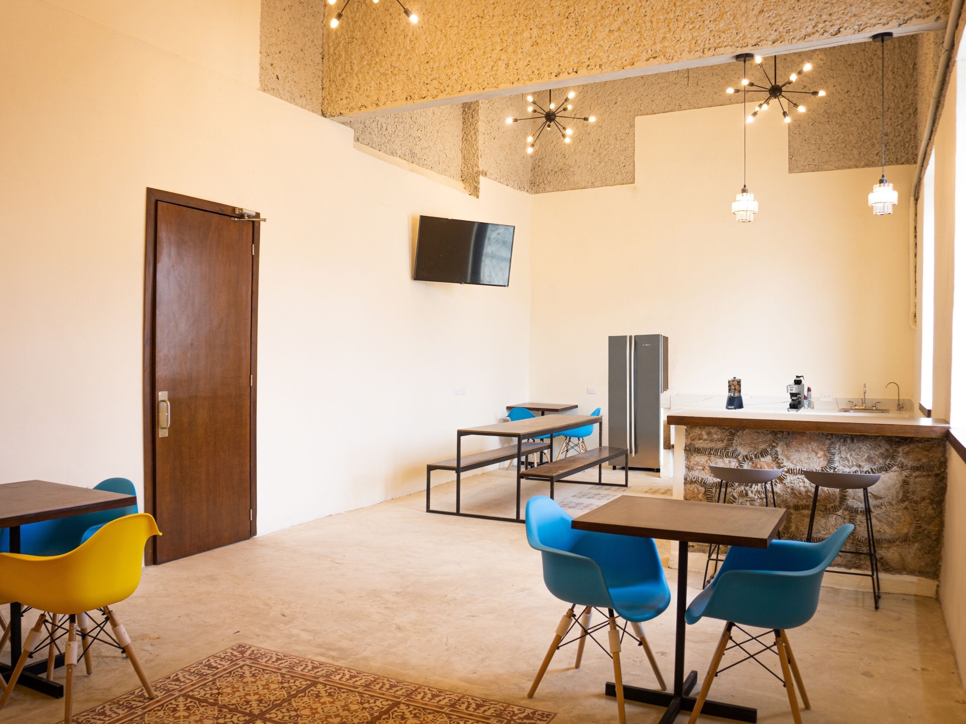 Tägliches inbegriffenes kontinentales Frühstück