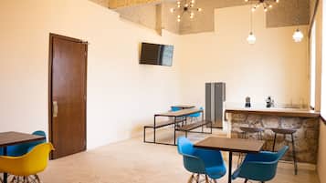 Tägliches inbegriffenes kontinentales Frühstück