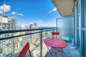 Junior Condo | Free WiFi, bed sheets, wheelchair access - Ohio Global Stay (Toronto)