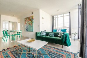 Economy Condo | Free WiFi, bed sheets, wheelchair access - Ohio Global Stay (Toronto)