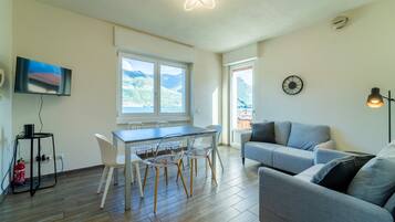 House, Lake View | Living area