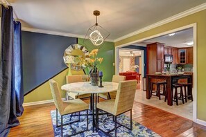 Dining - Amazing 4 Bedroom Home Near Airport (Riverdale)