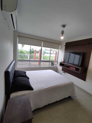 2 habitaciones, tabla de planchar con plancha, wifi y ropa de cama