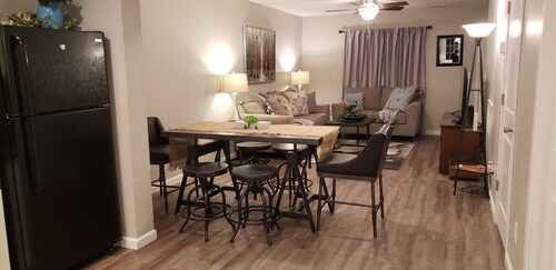 3 bd/1.5 bth townhome Mins from Dwntwn & Fairgrounds. Private Fenced Back Patio