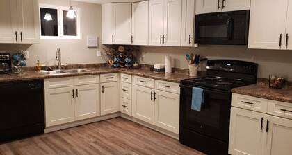3 bd/1.5 bth townhome Mins from Dwntwn & Fairgrounds. Private Fenced Back Patio