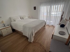 3 bedrooms, bed sheets, wheelchair access