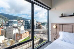 1 habitación, tabla de planchar con plancha, wifi y ropa de cama 