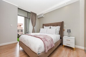 1 chambre, bureau, fer et planche à repasser, accès au Wi-Fi (inclus)