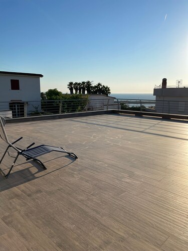 Panoramic villa between sea and lake
