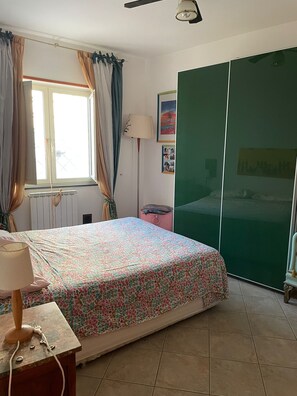 2 quartos, ferros/tábuas de passar roupa, Wi-Fi, roupa de cama