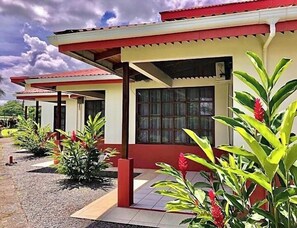Family Room, Garden View | Terrace/patio - H�ôtel jardines Arenal  (La Fortuna)