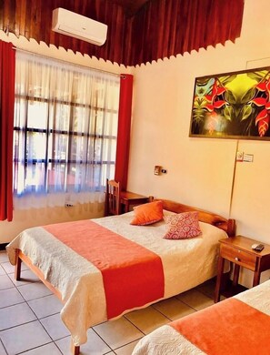Family Room, Garden View | In-room safe, desk, laptop workspace, free WiFi - Hôtel jardines Arenal  (La Fortuna)