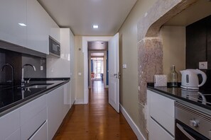 Kühlschrank, Mikrowelle, Ofen, Geschirrspüler