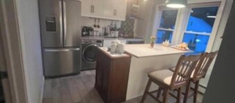 Beautifully appointed cottage-like unit in independent house