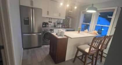 Beautifully appointed cottage-like unit in independent house