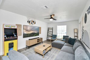 Smart TV, video games - White Maples Poolside Paradise with Heated Pool! (Stafford)