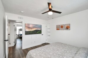 4 Schlafzimmer, Schreibtisch, Bügeleisen/Bügelbrett, Reisekinderbett