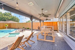 Outdoor dining - White Maples Poolside Paradise with Heated Pool! (Stafford)