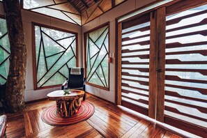 Premium Double Room | Bathroom | Shower, rainfall showerhead, free toiletries, towels - Buru Nature Hotel (Leticia)