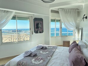 2 chambres, fer et planche à repasser, Wi-Fi, draps fournis