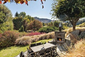 Outdoor dining - Arrowdale Country Retreat (Arrowtown)