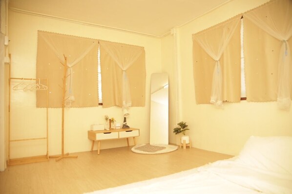 2 habitaciones, minibar, decoración personalizada y muebles diferentes