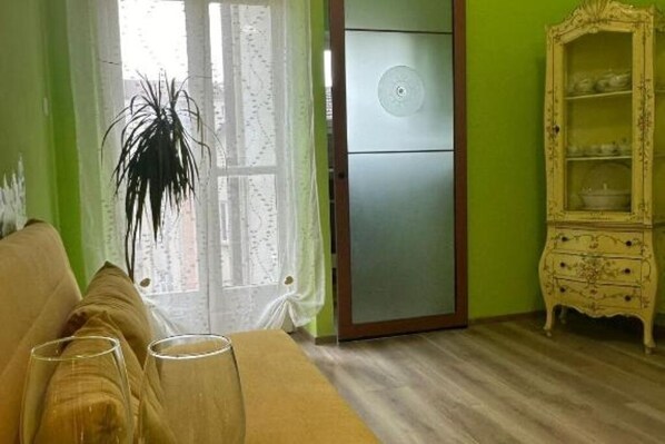 TV - Small pampering corner for couples and families, in stylishly furnished environment (Torino)