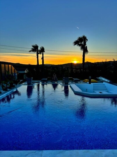 Sunken seated fire pit villa!