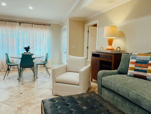 Smart TV - Coastal Treehouse, Heart of Destin! Walk to beach! Massive Balcony w/ Lake Views (Destin)