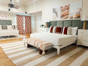 1 bedroom, iron/ironing board, WiFi, bed sheets - Coastal Treehouse, Heart of Destin! Walk to beach! Massive Balcony w/ Lake Views (Destin)