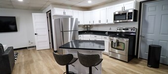 Modern Deadwood Retreat -Trolley Stop & Hot Tub