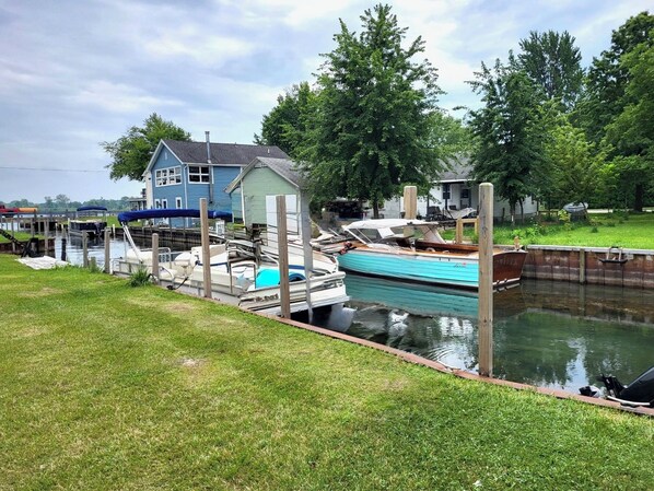 Marina - Pointe Haven,
right off the North Channel
WITH OR WITHOUT PONTOON!
480/290 (Algonac)