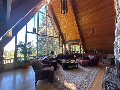 Private, 3 Acre Vashon Island Getaway with Spectacular Views - Sleeps 12!