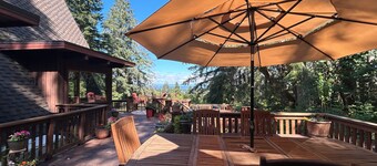 Private, 3 Acre Vashon Island Getaway with Spectacular Views - Sleeps 12!