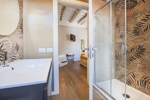Shower, hair dryer, bidet - Fiesolana's Flower with balcony (Firenze)