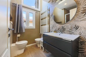 Dusche, Haartrockner, Bidet