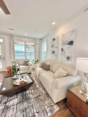 Smart TV, chimenea y futbolito 