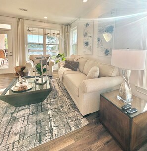 Smart-TV, Kamin, Tischfußball