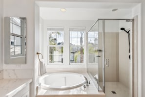 Shower, hair dryer, towels, soap - Walk to Beach, Pool & Hot Tub, Gated Community (Carlsbad)