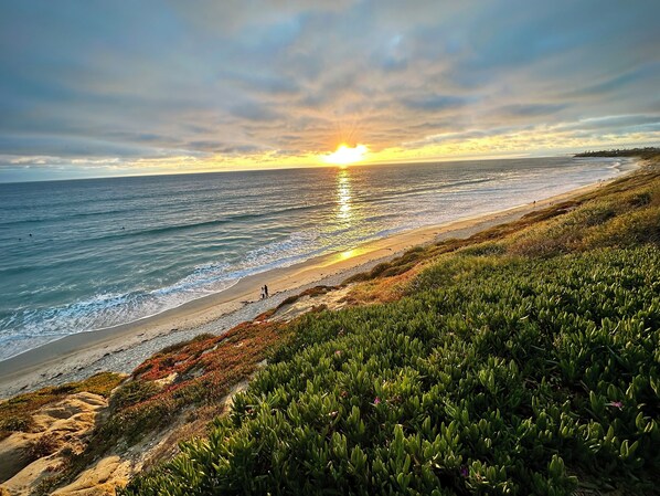 Sun-loungers, beach towels - Walk to Beach, Pool & Hot Tub, Gated Community (Carlsbad)