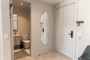 Shower, eco-friendly toiletries, hair dryer, towels - EcoVida707: Modern and sustainable studio apartment in the best area of Quito. (Quito)