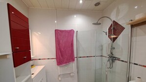 Bathroom - Comfortable studio close to the shops and oceans (LIT ET MIXE)