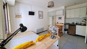 Room - Comfortable studio close to the shops and oceans (LIT ET MIXE)