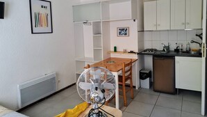 Private kitchen - Comfortable studio close to the shops and oceans (LIT ET MIXE)