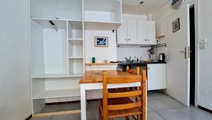 Private kitchen - Comfortable studio close to the shops and oceans (LIT ET MIXE)