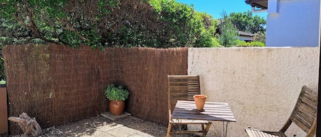 屋外ダイニングエリア