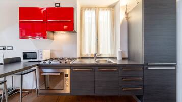 Apartment | Private kitchenette | Electric kettle, toaster