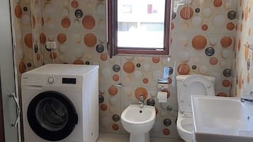 Ducha, bidet, papel higiénico