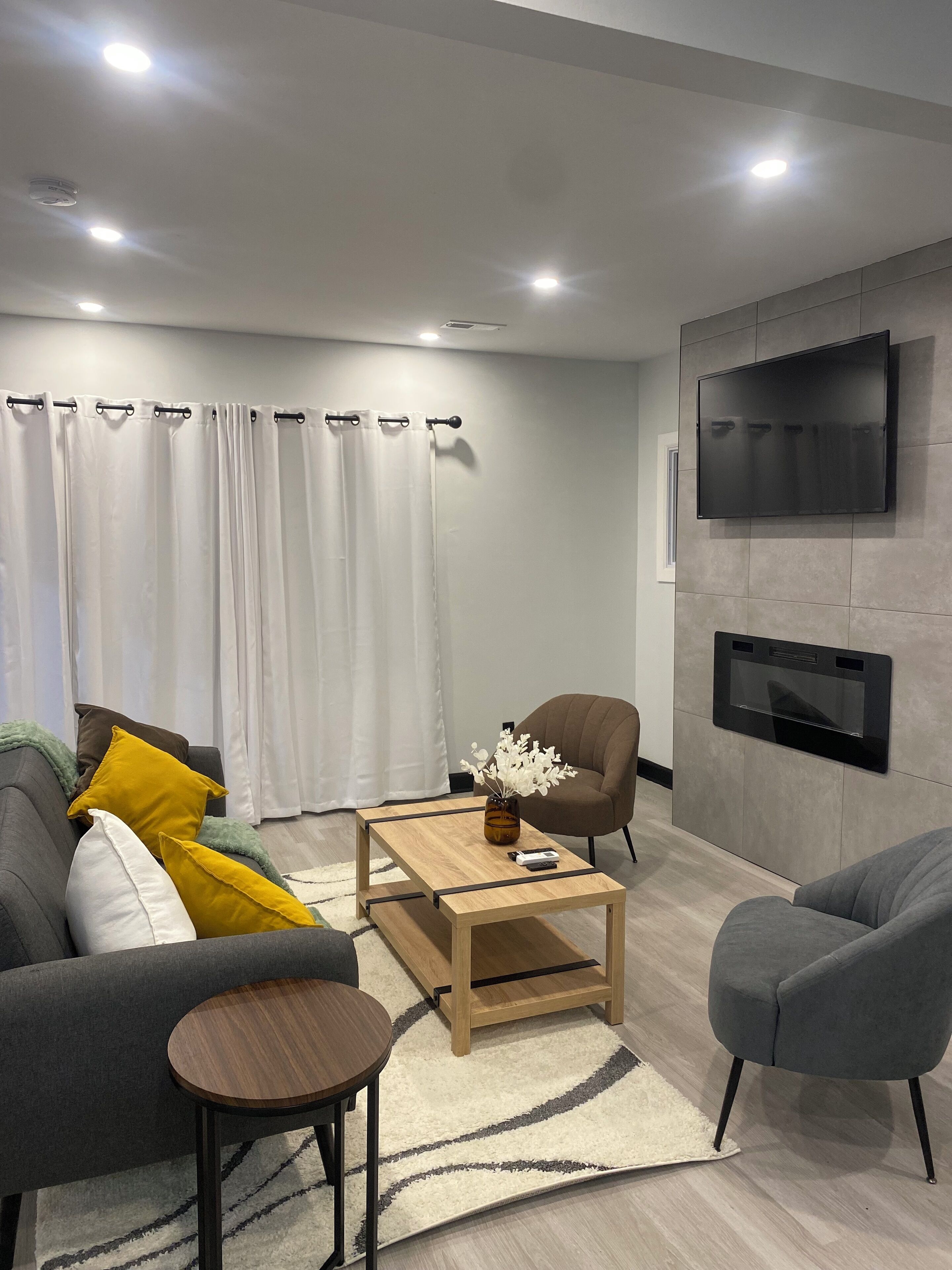 Modern Luxury Getaway Near Downtown